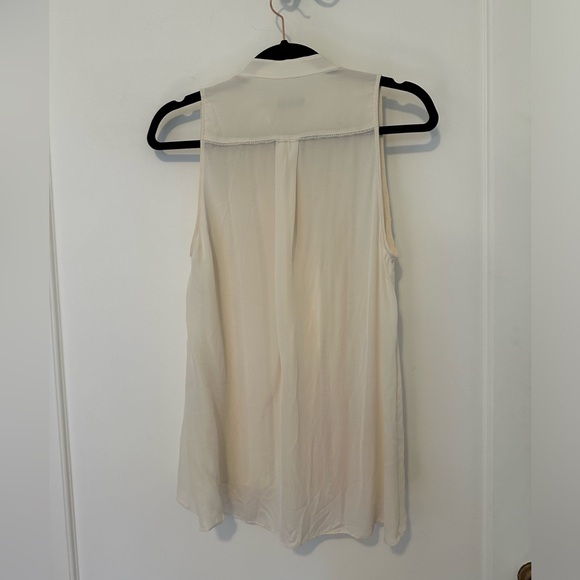 Alice + Olivia ivory semi-sheer pleated sleeveless blouse- size S/P - Picture 4 of 8